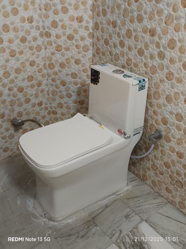 Single piece commod plumber bhai